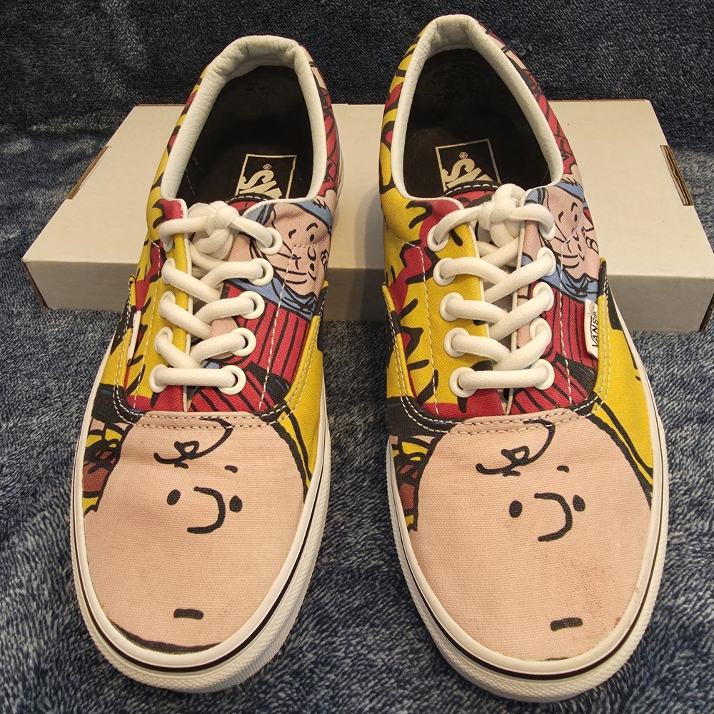 Vans x Peanuts Era "Peanuts Gang" sneaker. Size: US Men's - 7.5, US Women's - 9